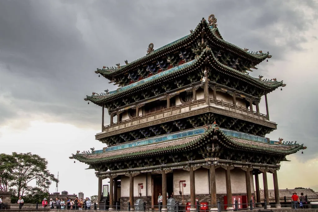 alt text: Thị Lầu nhìn từ xa
