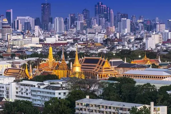 alt text: Toàn cảnh thành phố Bangkok về đêm với ánh đèn lung linh. Ảnh: Bangkok.com