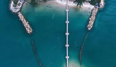 alt text: Toàn cảnh thành phố Singapore hiện đại về đêm