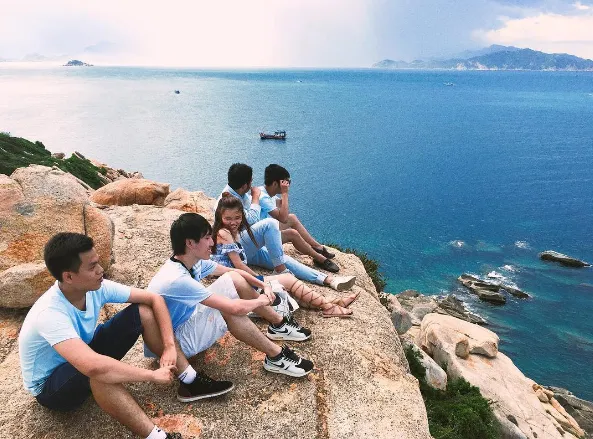 alt text: Tứ Bình - vẻ đẹp hoang sơ của biển