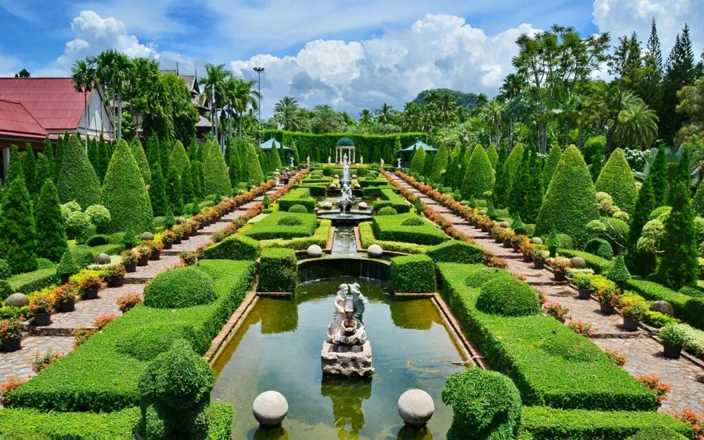Alt text: Vườn nhiệt đới NongNooch Garden