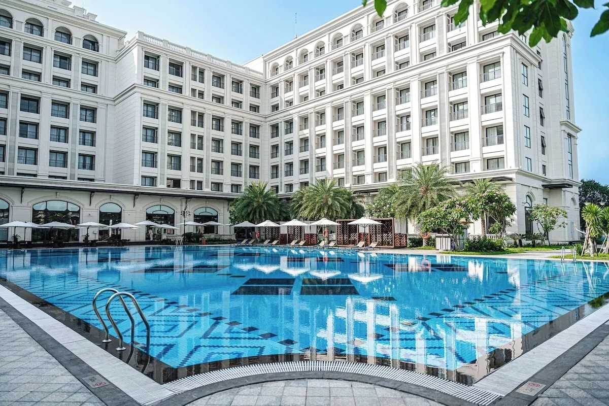 alt text: Wyndham Garden Grandworld Phú Quốc với kiến trúc hiện đại