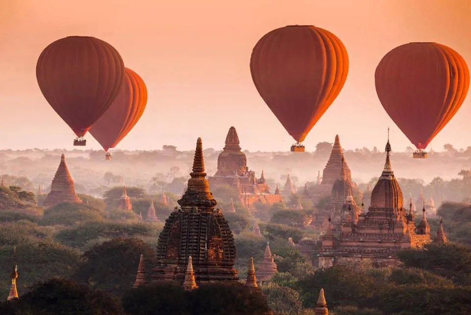 Alt: Toàn cảnh Angkor Wat nhìn từ khinh khí cầu