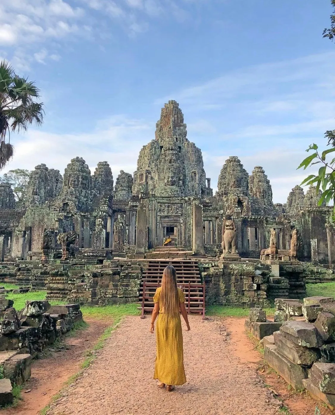 Alt: Tượng Bayon bốn mặt tại Angkor Thom, Campuchia