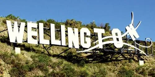 alt=&quot;Biểu tượng Wellington trên sườn đồi&quot;