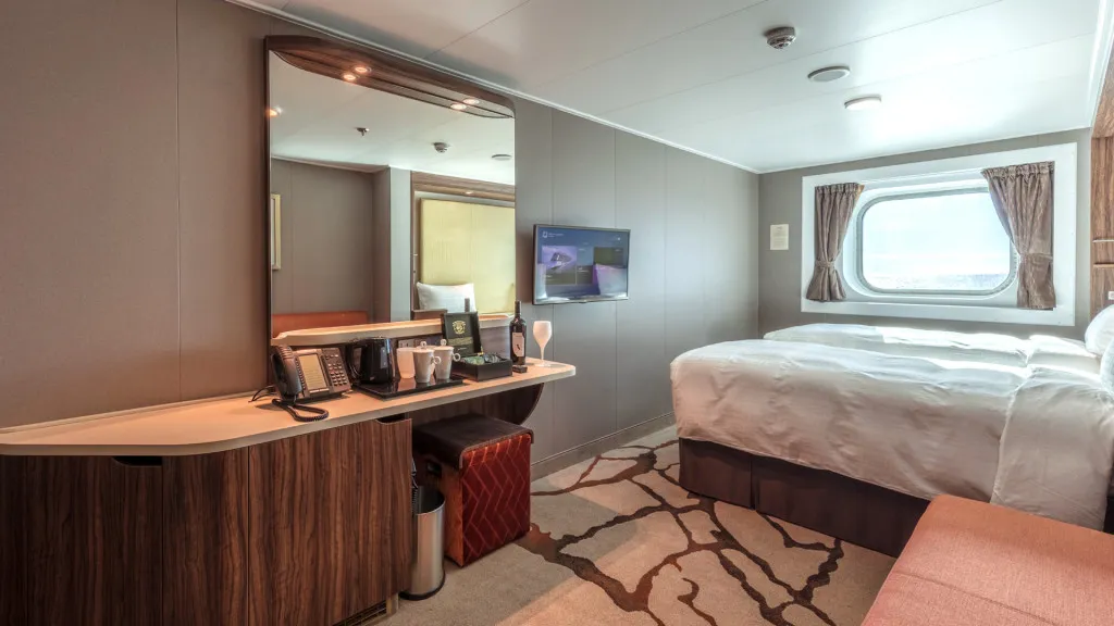 alt=Cảnh quan nhìn từ du thuyền Genting Dream