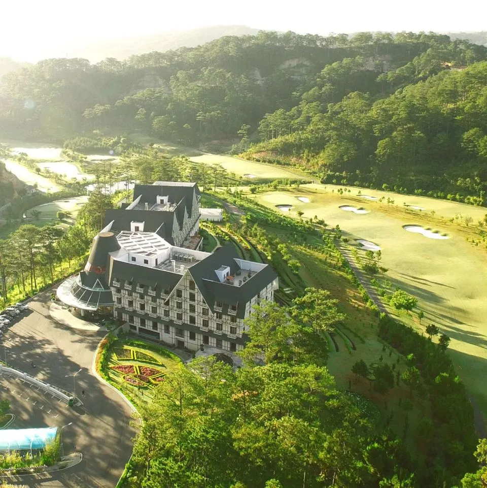 alt=Swiss Belresort Tuyền Lâm Đà Lạt