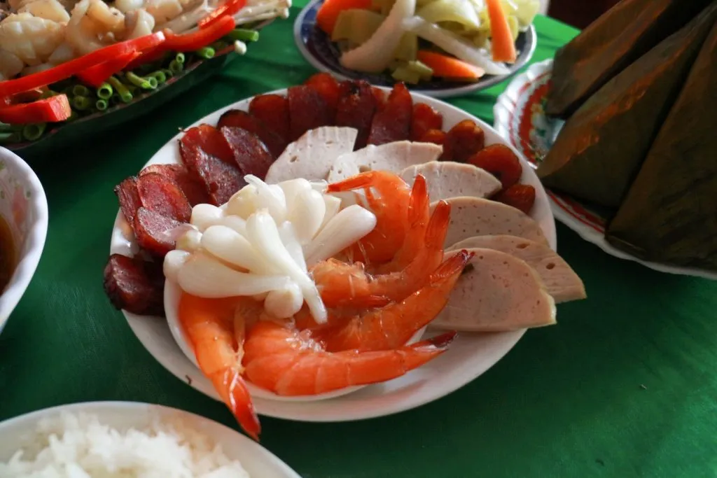 Mâm Cơm Ngày Tết Miền Tây: Hương Vị Sông Nước Đậm Đà 4 am thuc tet mien tay ivivu 4