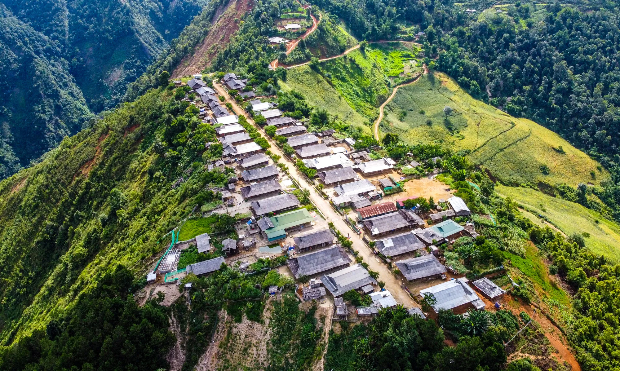 Ảnh: Bản Cu Vai nhìn từ trên cao. Nguồn: 24h