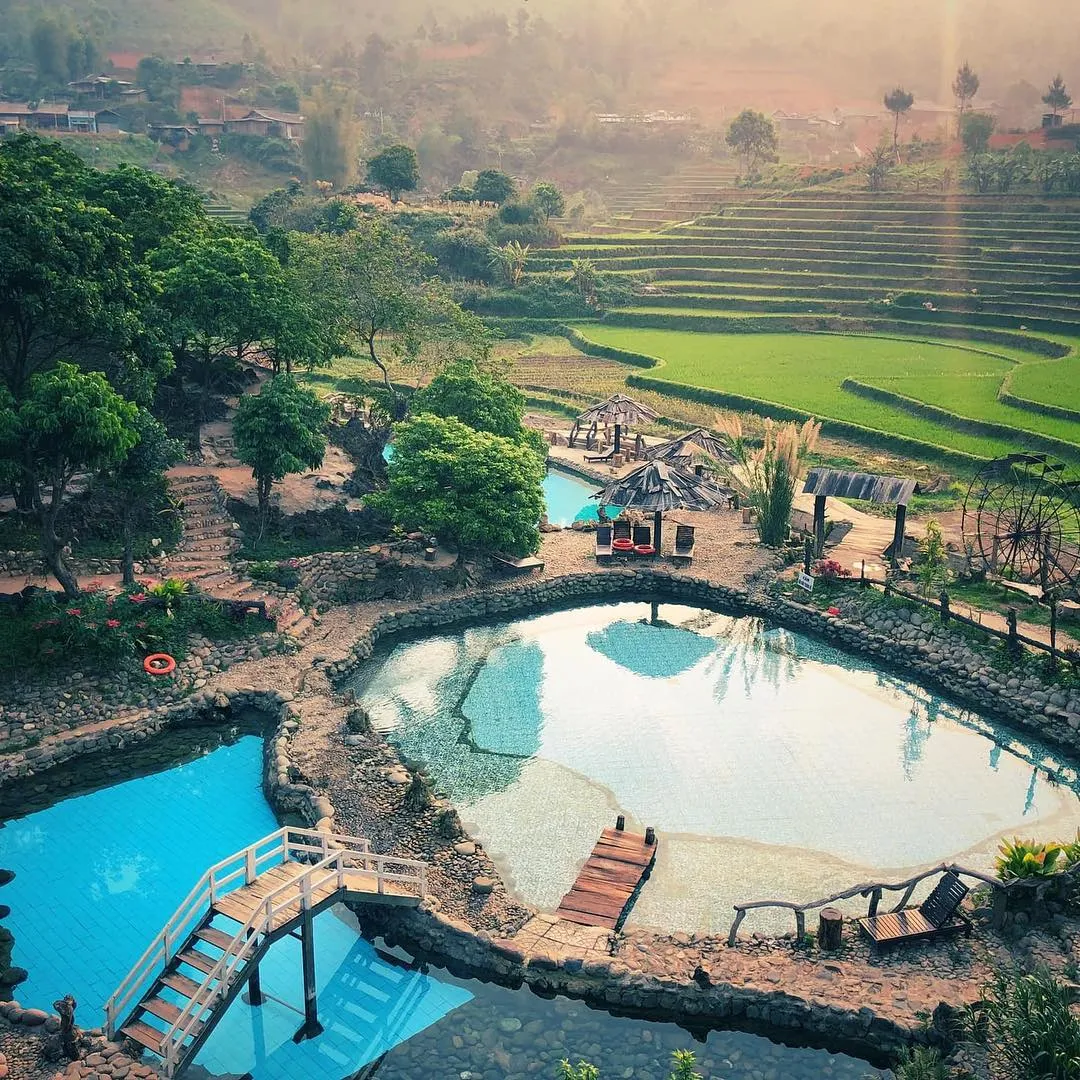 Ảnh: Suối khoáng nóng Trạm Tấu. Nguồn: iVIVU