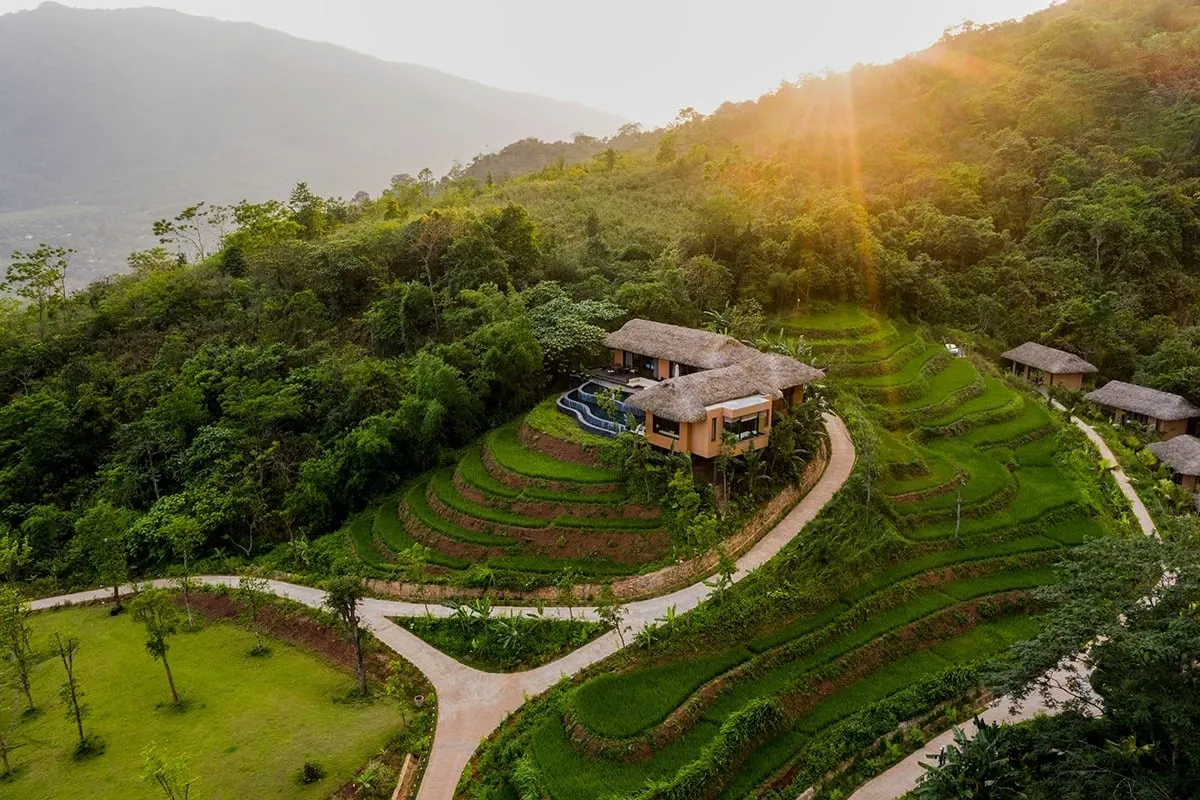 Avana Retreat Mai Châu với khung cảnh núi non hùng vĩ