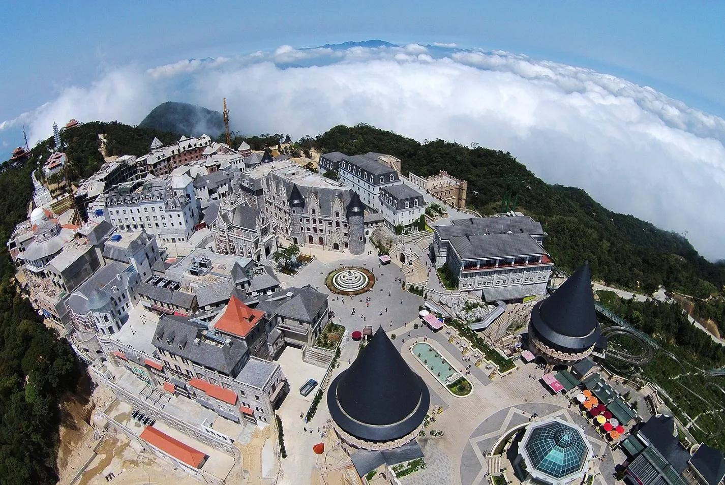 Bà Nà Hills - Thiên đường giải trí
