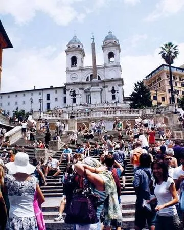 Bậc thang Tây Ban Nha tại quảng trường Piazza di Spagna, Rome, Ý.