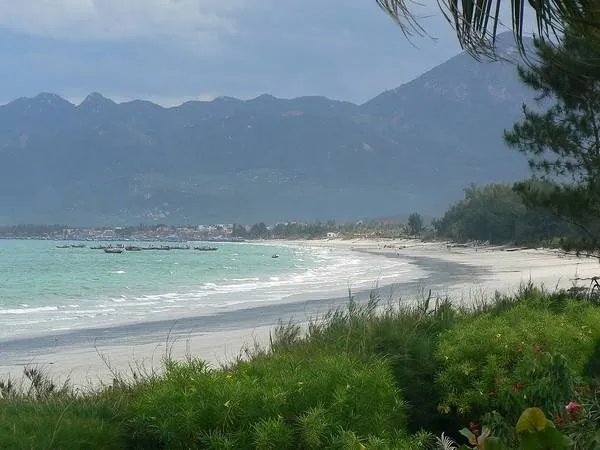 Bãi biển Dốc Lết