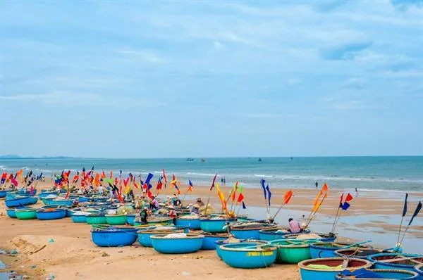 Bãi biển hoang sơ gần Sài Gòn