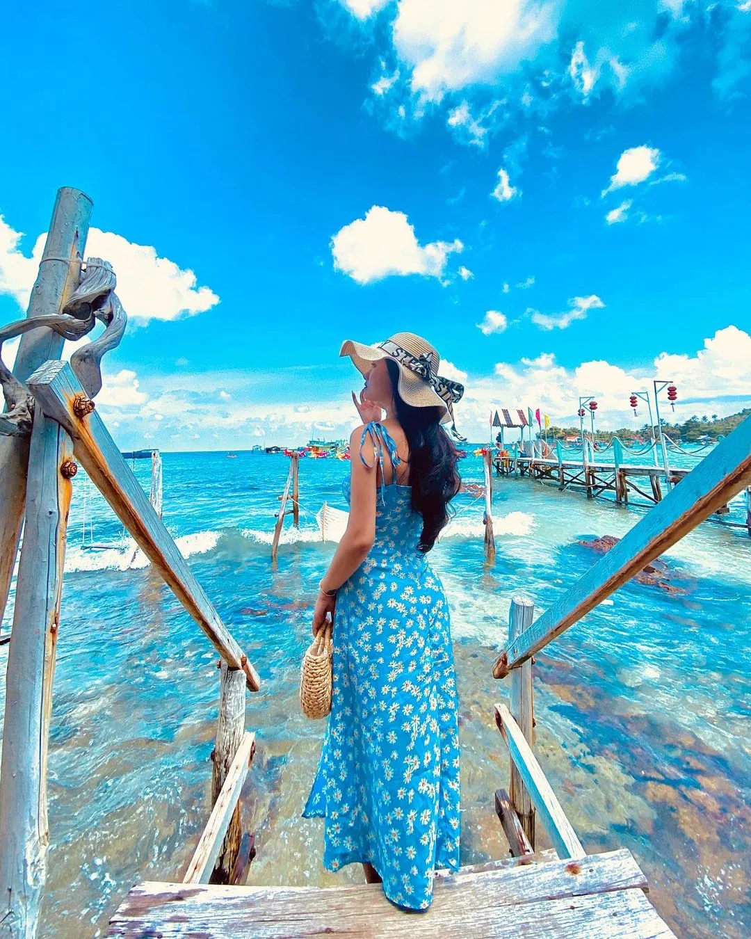 Bãi biển Hòn Mấu lúc hoàng hôn