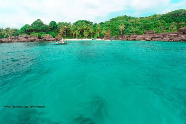 Bãi biển Hòn Móng Tay
