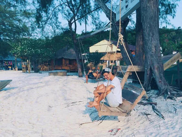 Bãi biển Koh Rong Samloem trong xanh