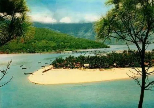 Bãi biển Lăng Cô Huế