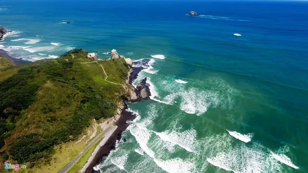 Bãi biển Muriwai với cát đen độc đáo