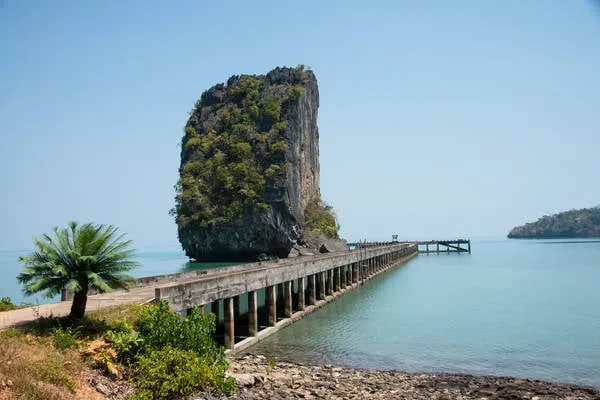 Bãi biển trong xanh ở Koh Phi Phi