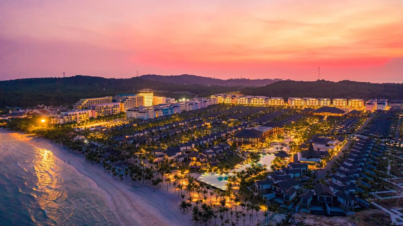Bãi biển trong xanh tại New World Phú Quốc