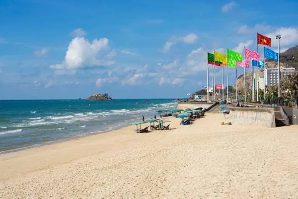 Bãi biển Vũng Tàu không còn rác thải