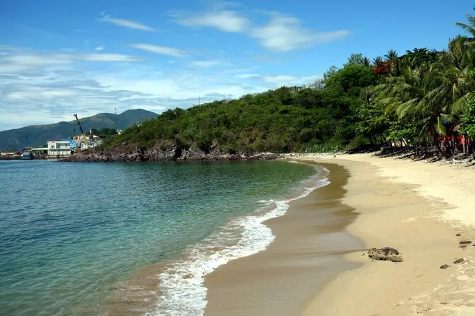Bãi tắm Hoàng Hậu nhìn từ Dinh Bảo Đại Nha Trang