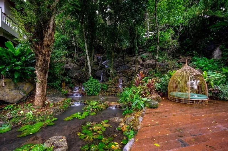 Ban công phòng nghỉ nhìn ra biển