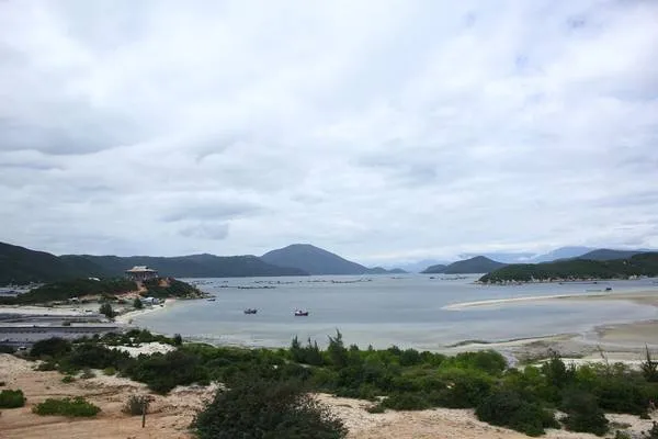 Bán đảo Đầm Môn hoang sơ. Ảnh: Kim Lộc