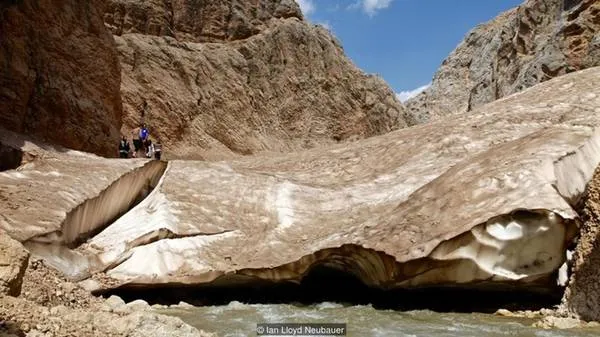 Băng trong hang động, Iran