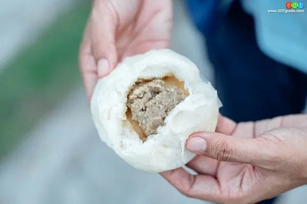 Bánh bao 60 năm tại chợ ChatChai