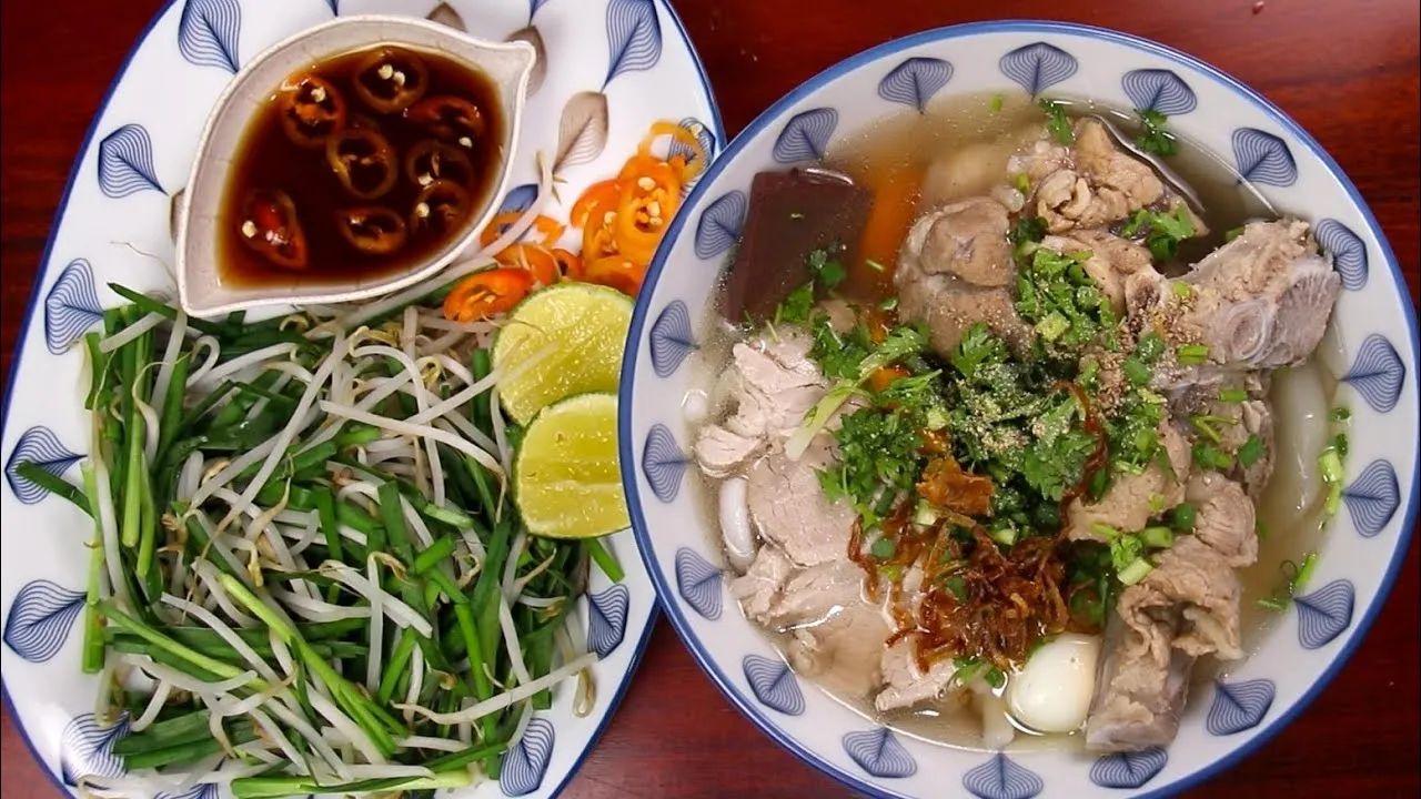 Bánh canh bò viên Bảy Núi
