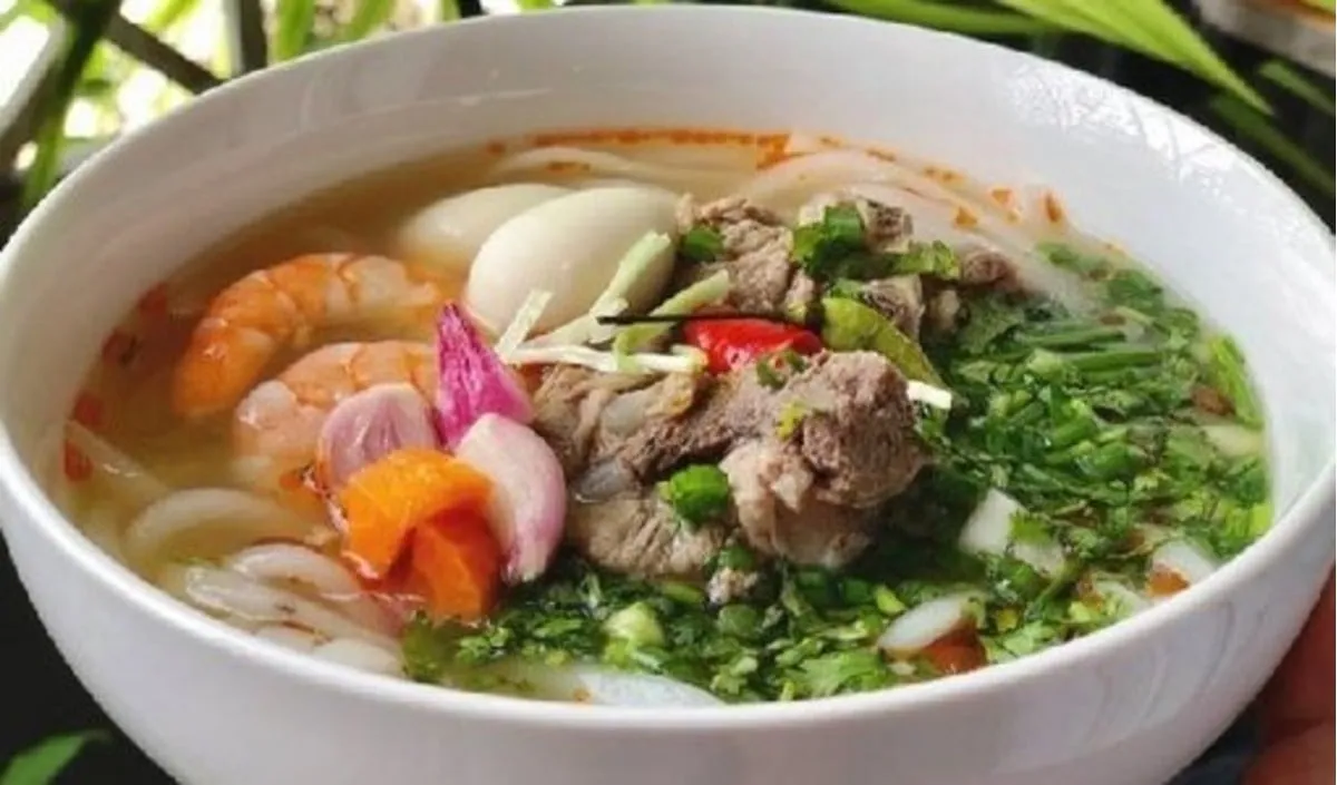 banh-canh-suon-heo-ivivu-3