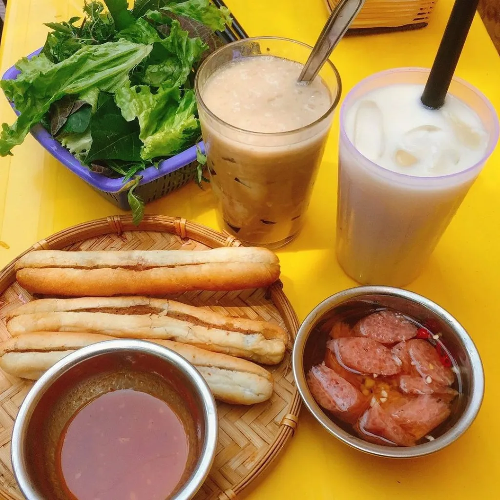 Bánh mì cay - Món ăn vặt hấp dẫn