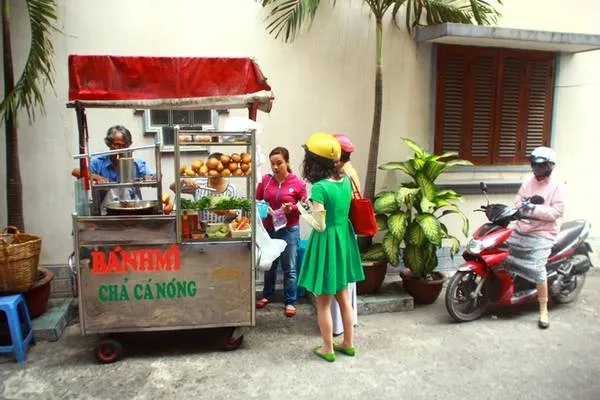 Bánh mì chả cá, món ăn sáng phổ biến ở Sài Gòn