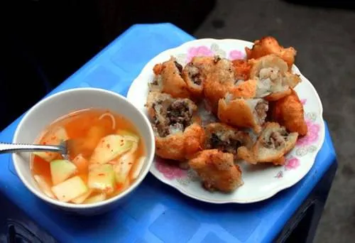 Bánh rán mặn vàng ruộm, giòn rụm, nhân thịt thơm ngon