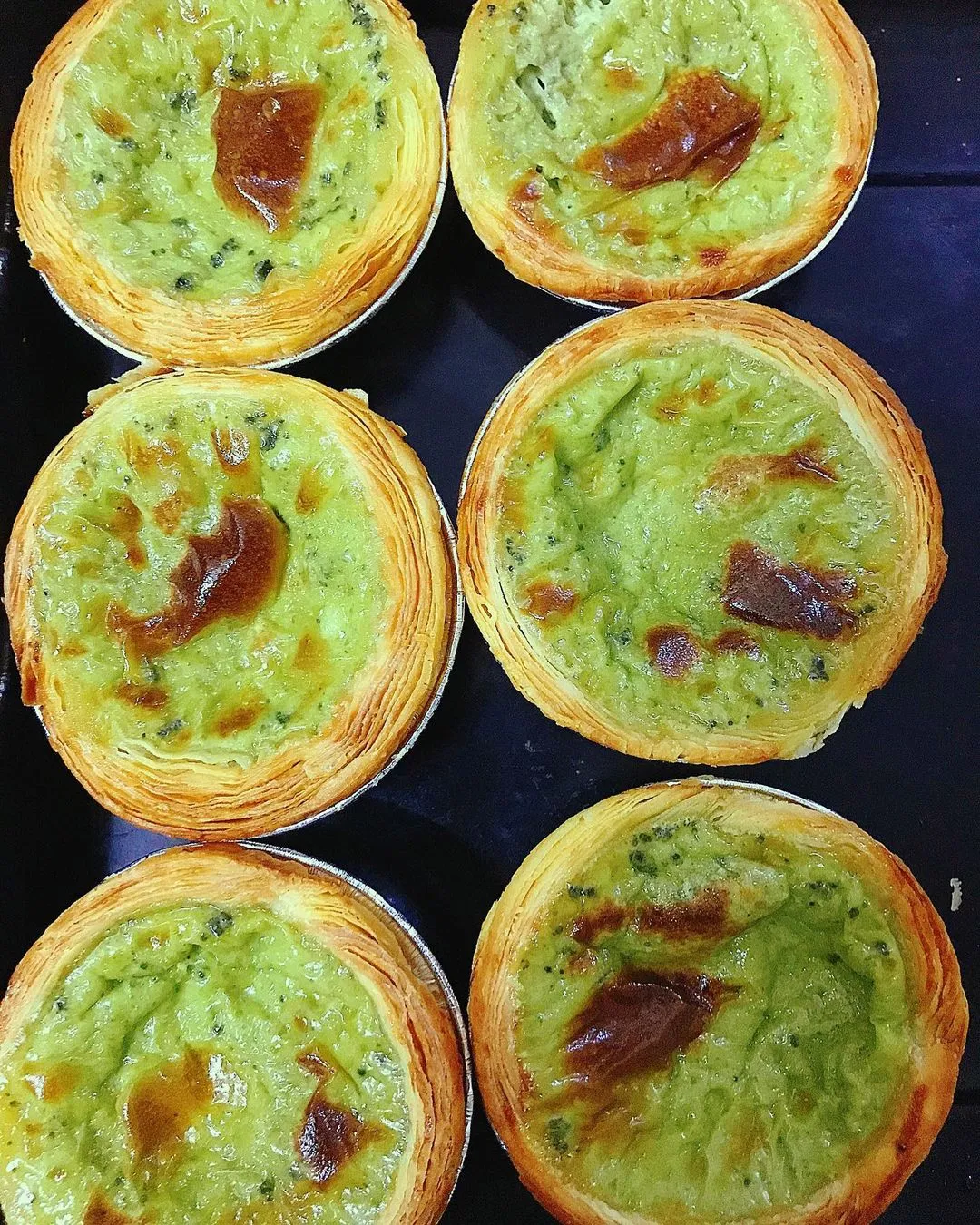 Bánh tart trứng vị matcha thơm ngon. Ảnh: @tartfrom.tiemsuadau.