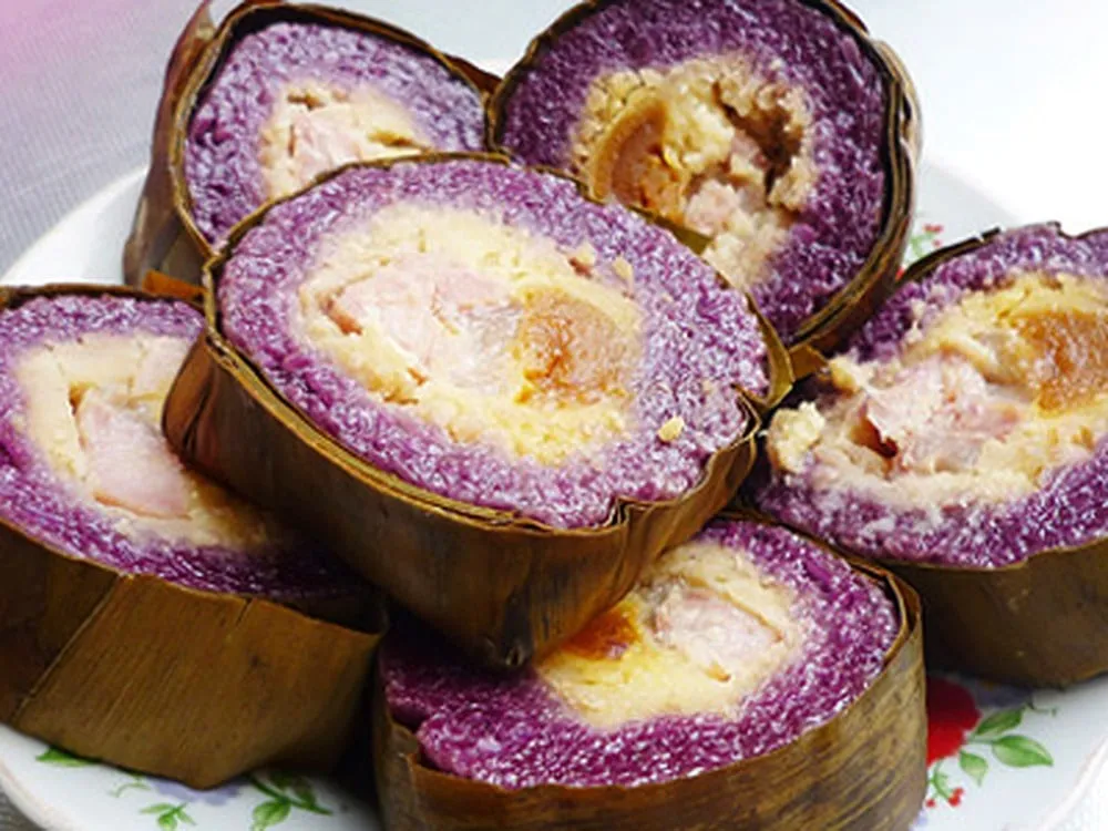 Bánh tét lá cẩm