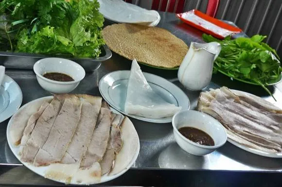 Bánh tráng cuốn thịt heo