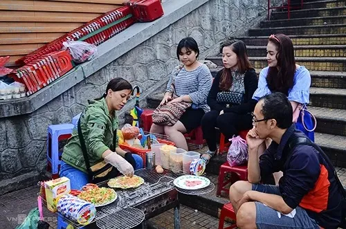 Bánh tráng nướng tại chợ Đà Lạt