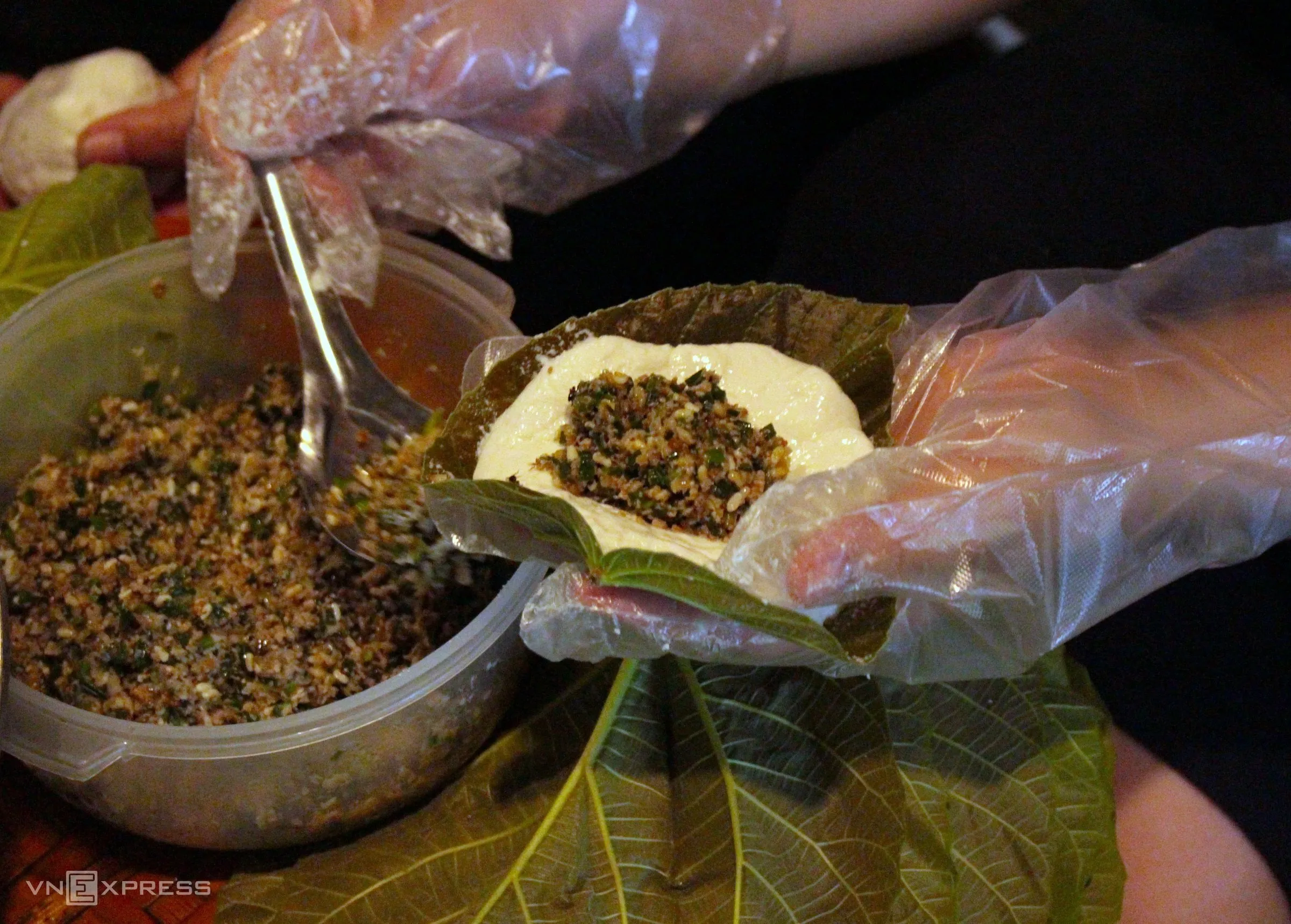 Bánh trứng kiến