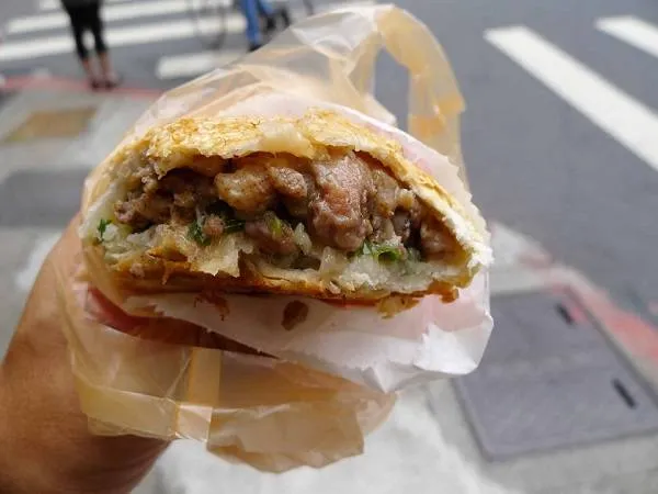 Bánh ú Đài Loan với kích thước lớn và nhân đầy đặn. Ảnh: Taiwanese/Chinese Food.