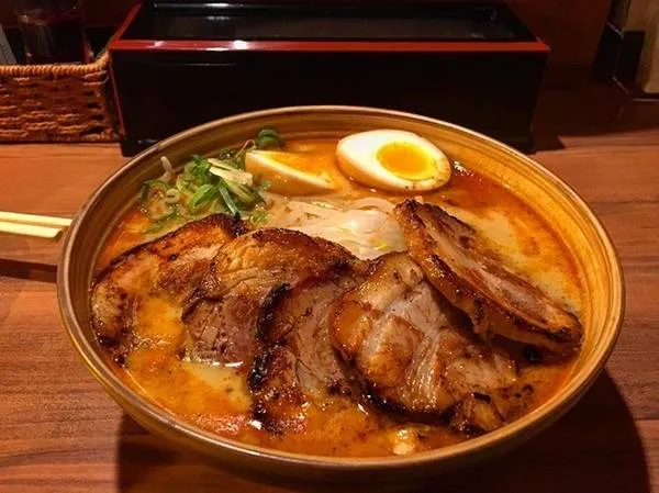 Bát mì Ramen thịt lợn tại Sen No Kaze với thịt lợn mềm ngọt, béo ngậy.