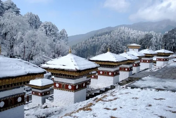 Bầu trời đêm Bhutan mùa đông trong vắt, đầy sao.