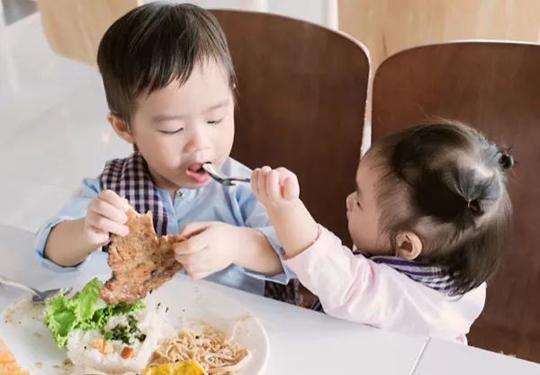 Bé ăn dặm giai đoạn 10-12 tháng