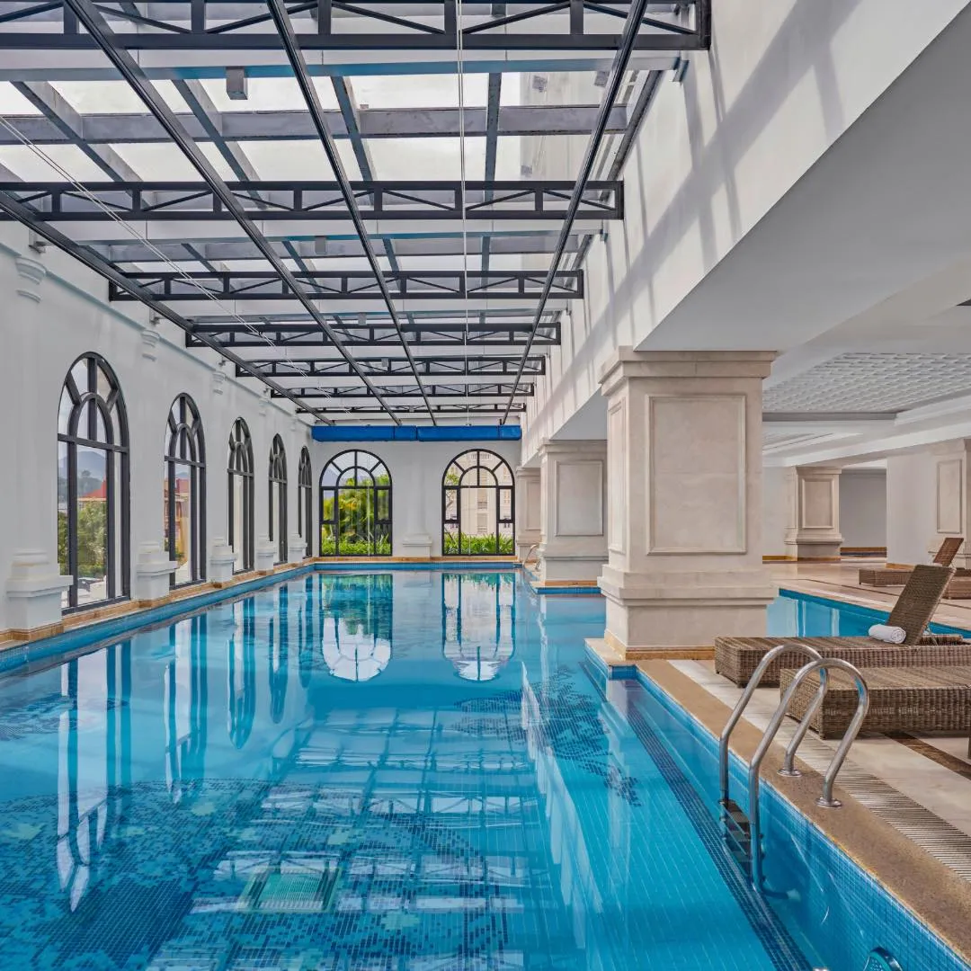 Bể bơi bốn mùa tại Four Points by Sheraton Lạng Sơn