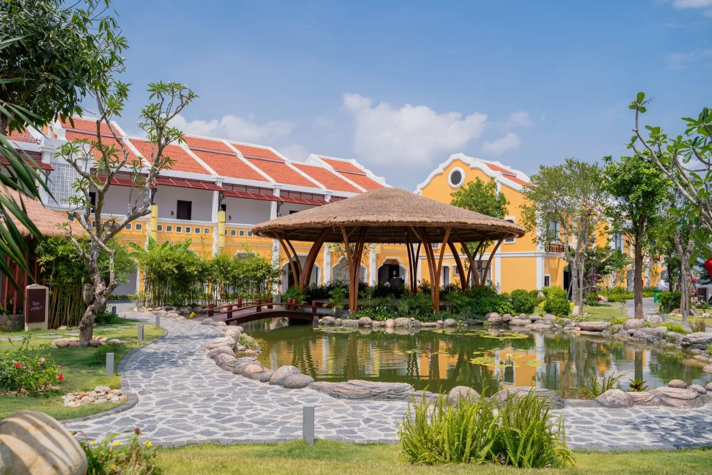 Bể bơi Hội An Memories Resort &amp; Spa