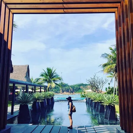 Bể bơi tại AVANI Quy Nhơn