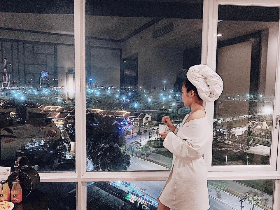 Bể bơi tại khách sạn Novotel Hạ Long